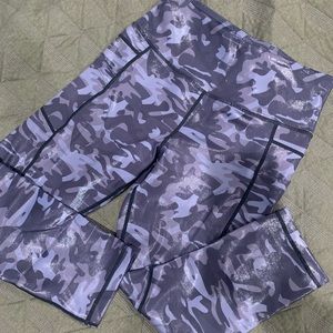 Zyia Metallic Camo capris 6-8